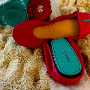 FOR SALE! Brand new fuscia Tiek’s!!